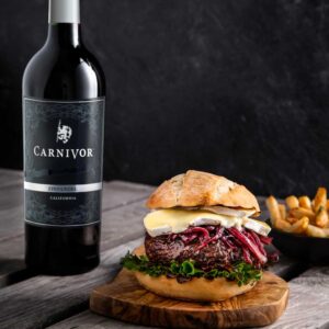 Burger au bœuf et brie, confiture d’oignons rouges au Zinfandel Carnivor